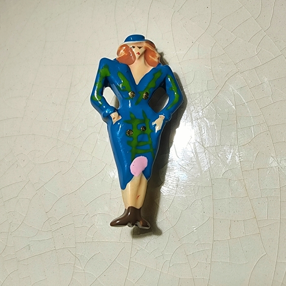 Vintage 1980s powersuit Buxom shoulderpadded lady brooch, figurative brooch pin - Picture 4 of 6